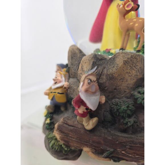 Disney Hallmark Snow White & 7 Dwarfs Musical Snow Globe “Heigh-Ho” - Picture 5 of 7